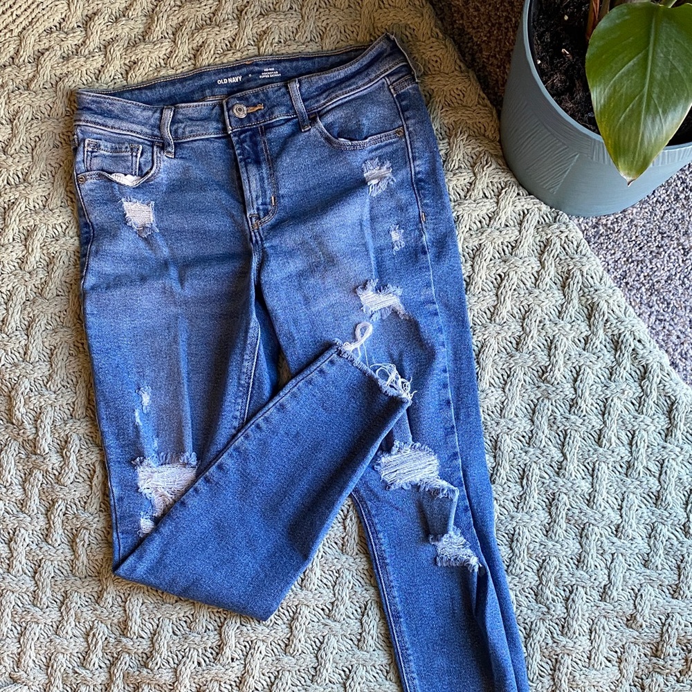 Old Navy Rockstar Skinny Distressed Skinny Jeans